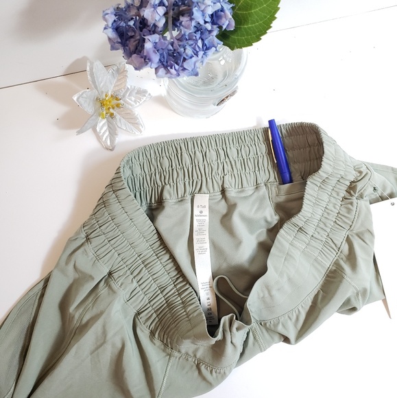 NWT, Lululemon Sea Moss Hotty Hot HR Short 4", 8 - Picture 7 of 8